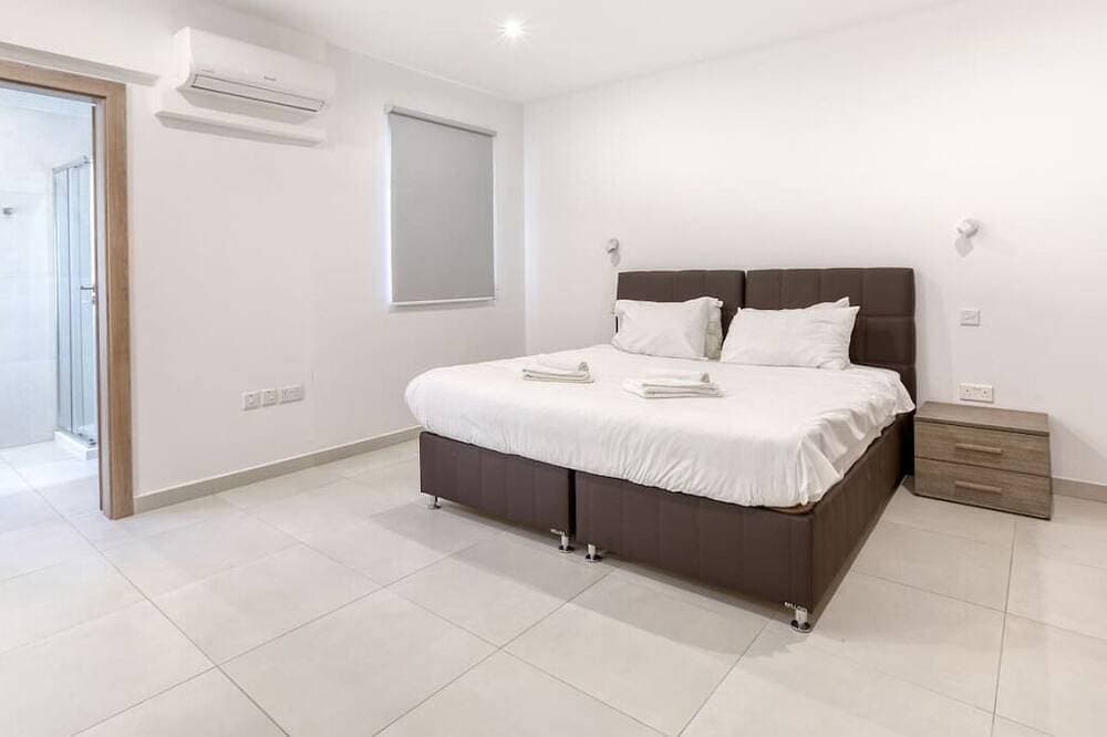 Foto 7 von 30: Lovely designer 3Br Apt w/Private Terrace with BBQ