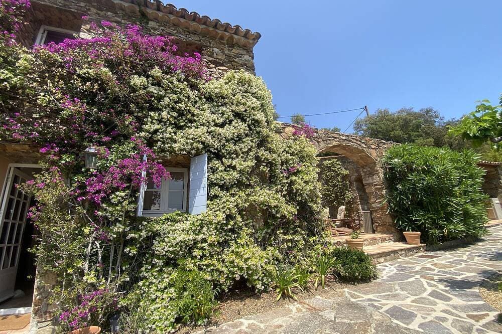 Charming stone house 20 min from St-Tropez 1