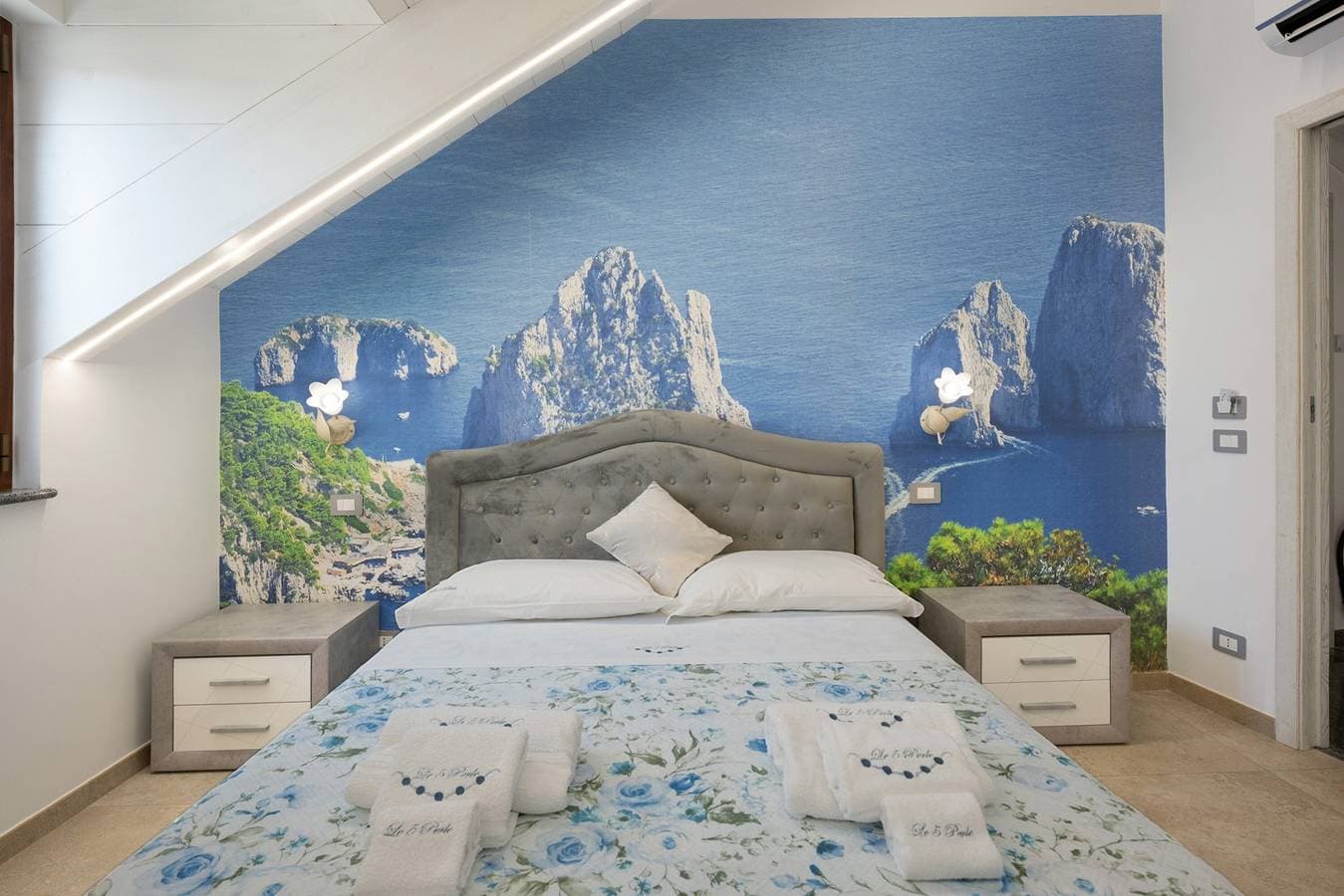 Foto 3 von 23: Zimmer 'Capri' mit Bergblick, WLAN und Klimaanlage