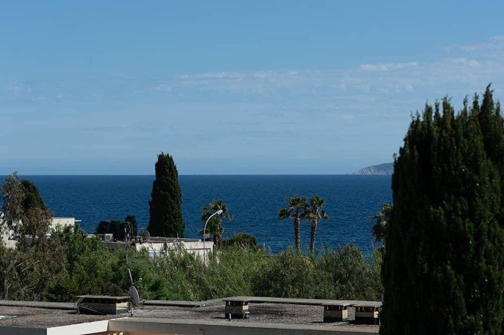 Le Portique, location T2 pour 4 personnes à Aiguebelle, vue mer, 350m plage 1