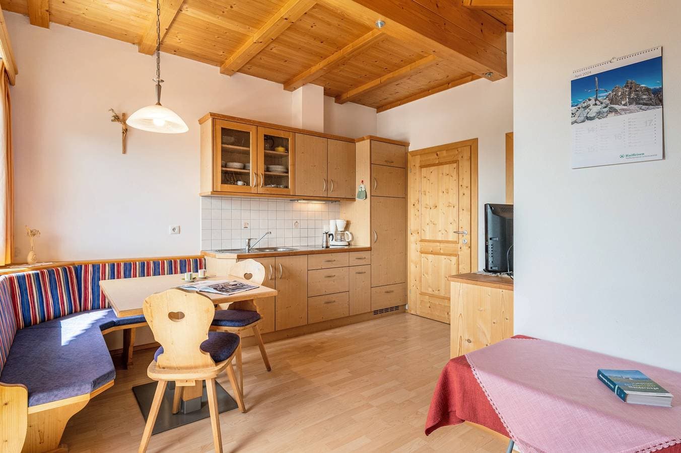 Foto 6 von 32: Ferienwohnung 'Haus Alpenblick Apt Brunelle' mit Bergblick, Gemeinschaftsgarten und WLAN