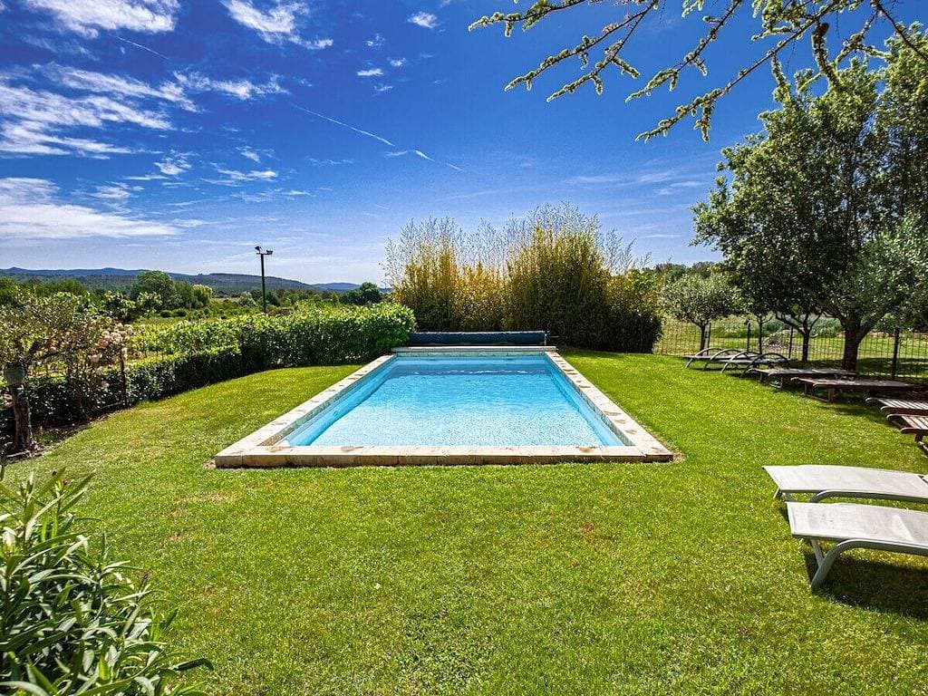 Foto 4 von 24: Mit Pool in der Natur – 833 Fox