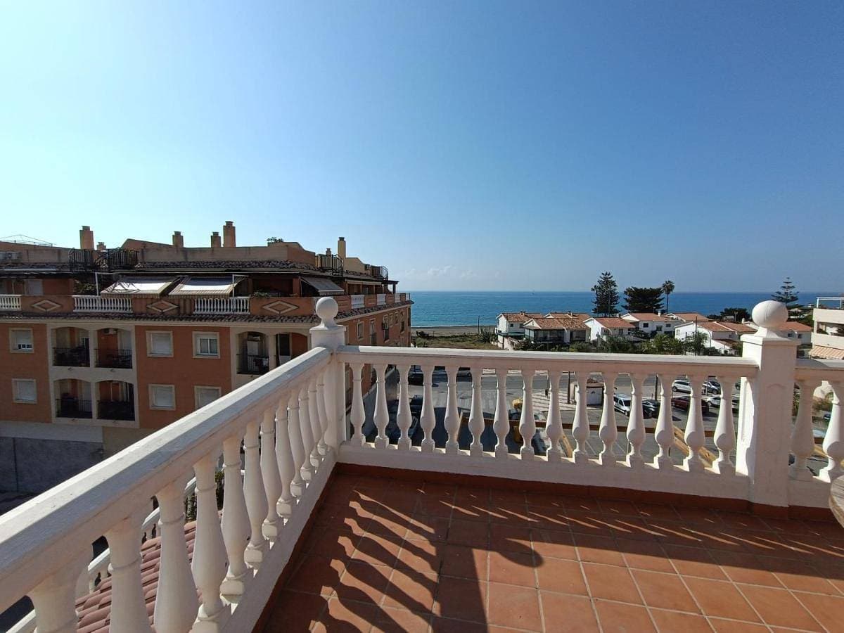 LOVELY PENTHOUSE in front of the beach with free parking 1