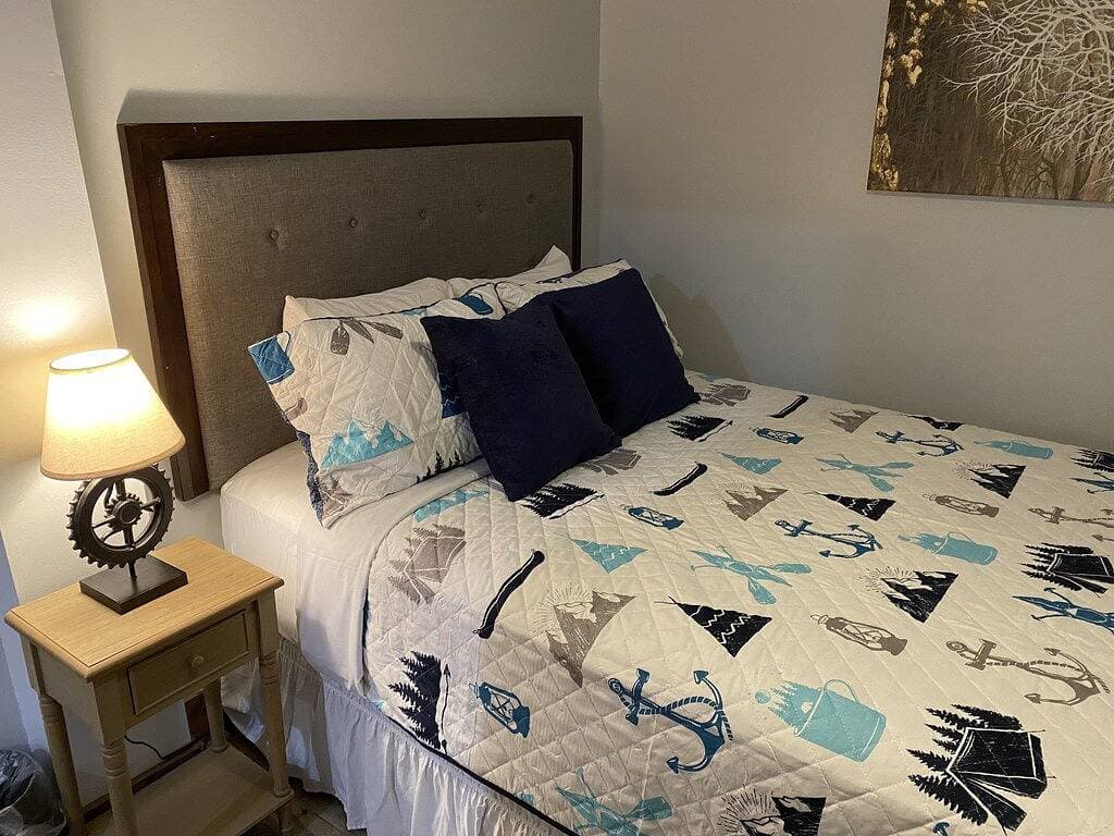 Ohiopyle Trailside Hotel Room 1 Queen Beds Sleeps 2 /Minutes to Fallingwater 1