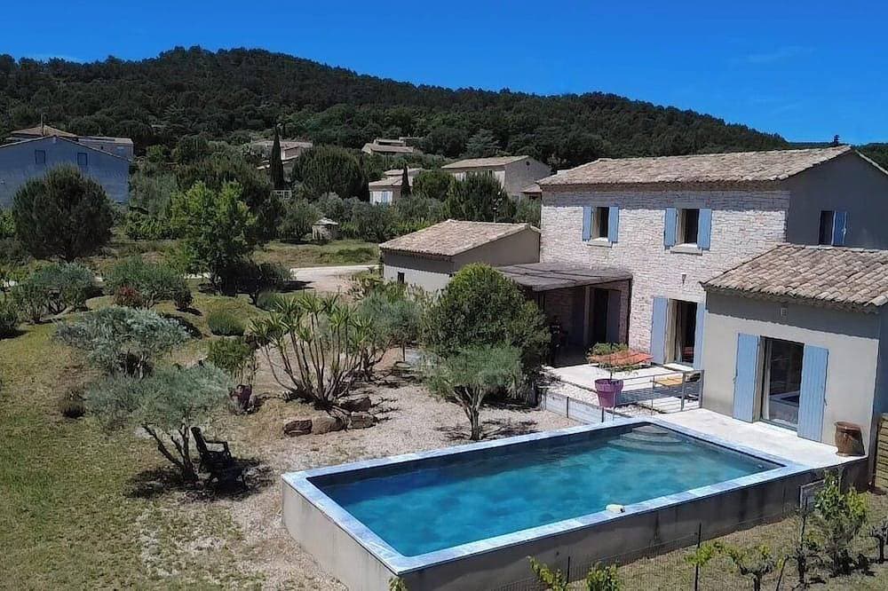 \"Les Oliviers\" with a private pool 1