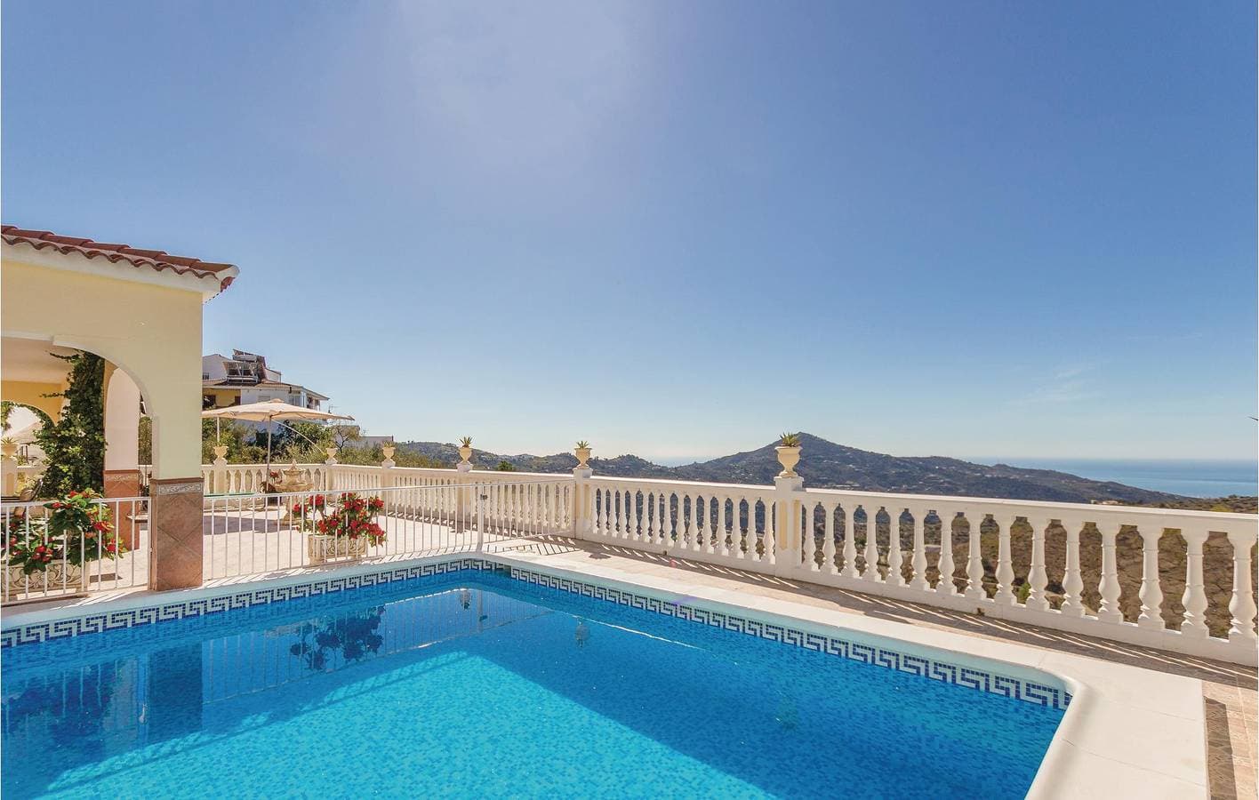 Rückzugsort am Meer mit Pool und Terrasse 1