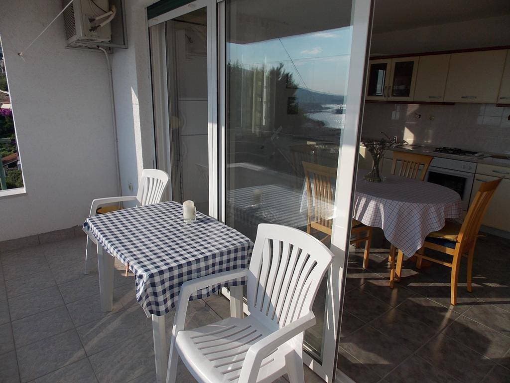 Foto 10 von 28: Ferienwohnung in Trogir mit Meerblick, Balkon, Klimaanlage, W-Lan (4236-3)