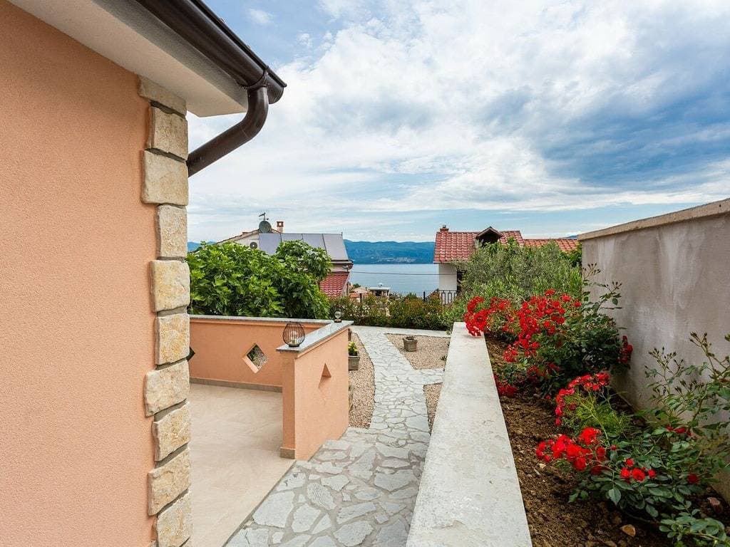 Foto 6 von 28: Ferienhaus in Vrbnik mit Schwimmbecken