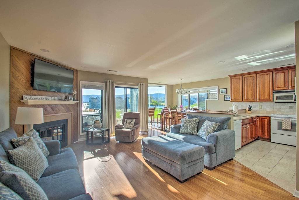 Foto 7 von 36: Sun-Filled Condo w/ Smith Mountain Lake Views