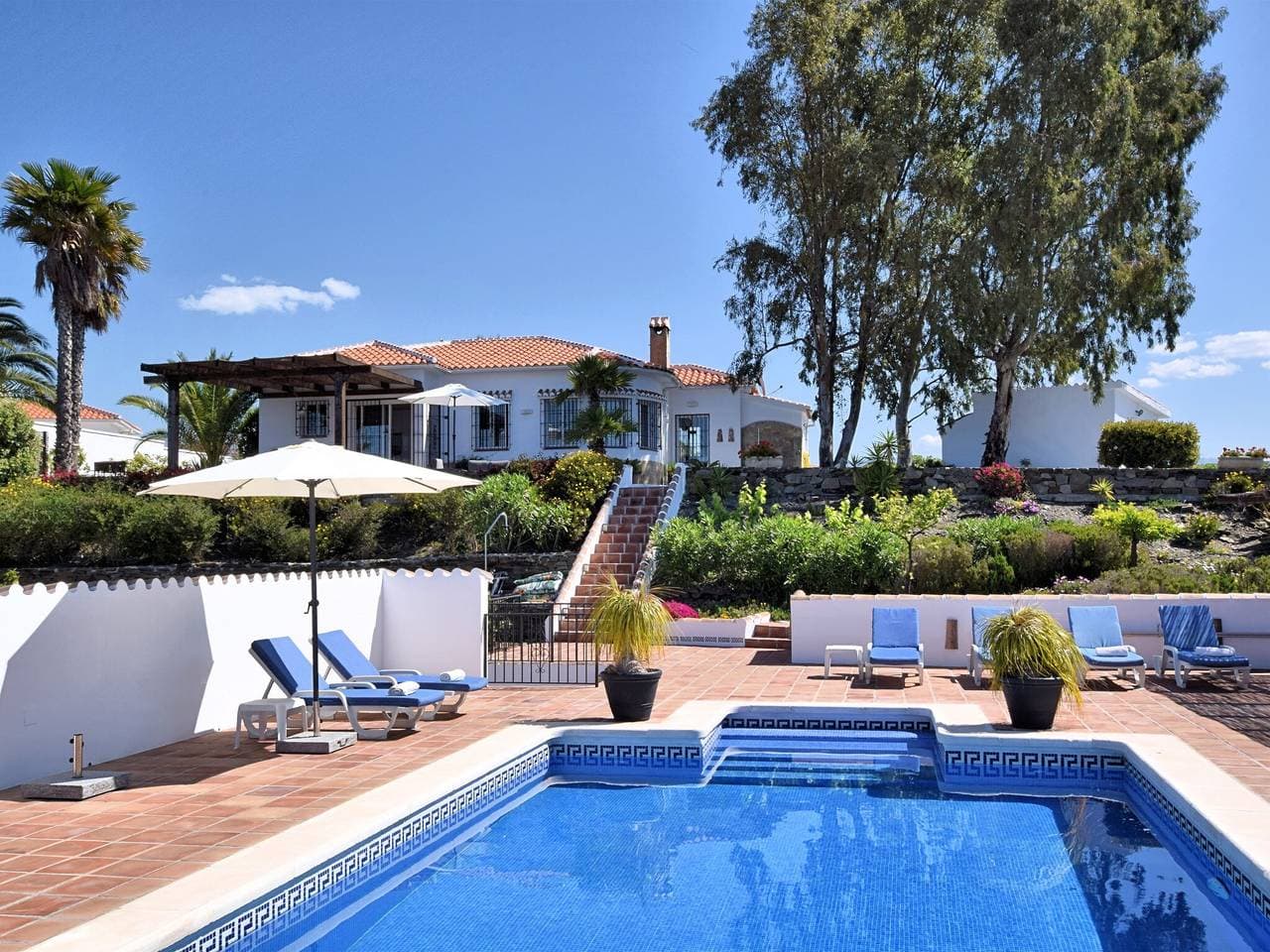 Villa in Sayalonga mit Privatpool 1