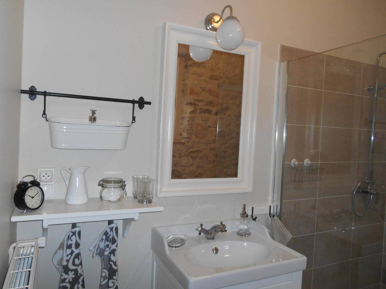 Foto 10 von 16: Triple Room with Private Bathroom