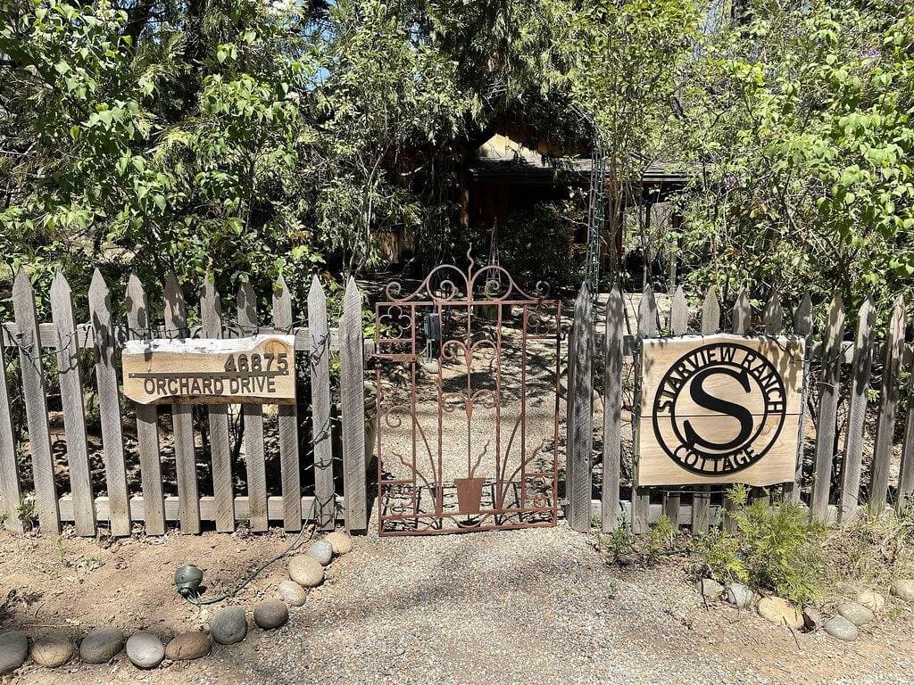 Beautiful ranch cottage close to Kings Canyon and Sequoia National Parks 1