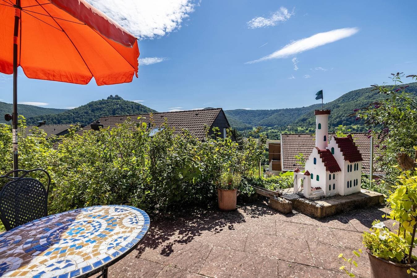 Foto 6 von 32: Ferienwohnung mit Bergblick, privater Terrasse und Wi-Fi