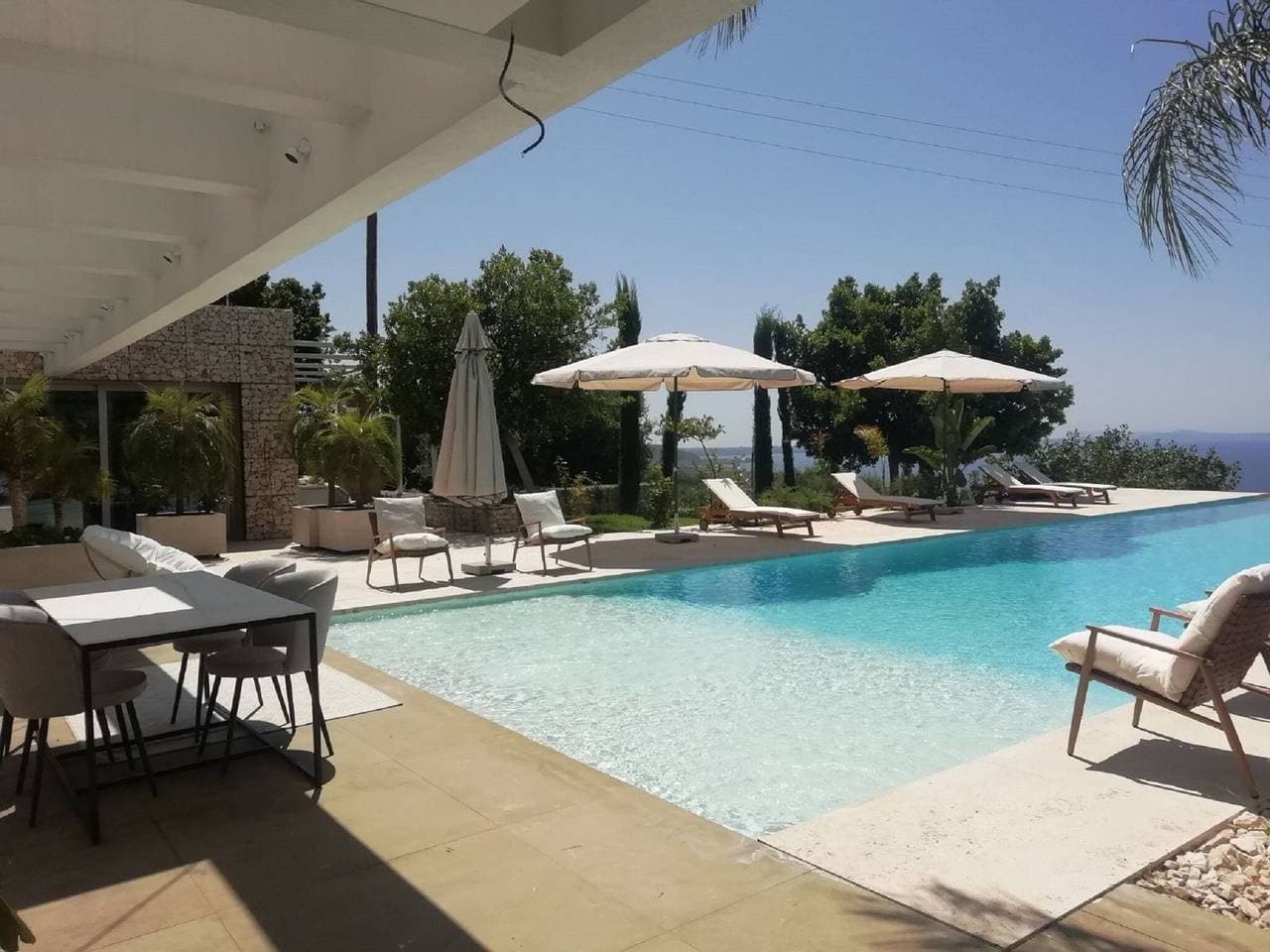 Villa in Patras mit Pool am Strand 1
