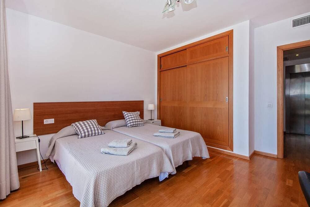 Foto 3 von 30: Wunderschönes Haus in Calvia mit privatem Swimmingpool, der sowohl drinnen als.