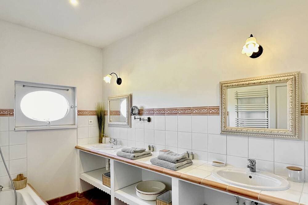 Foto 5 von 7: Maison Oléa - Chambre D'hôtes \"fleur de Lin\" Avec vue sur la Vallée de la Vézère