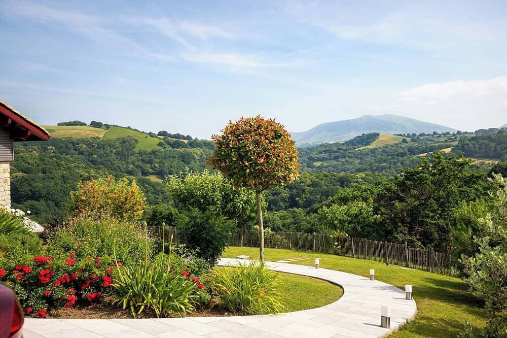 Foto 8 von 17: Spacious Baïgura studio, mountain views, direct access to pool & spa