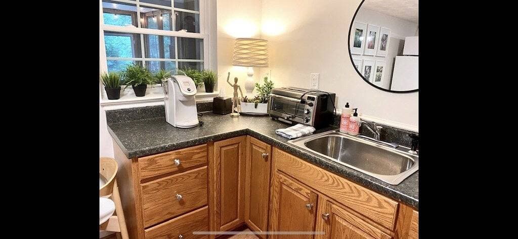 Foto 10 von 20: Geräumige 1-Zimmer moderne Kellerwohnung in der Nähe von Gmu mit privatem Eingang - Aktualisierte Annehmlichkeiten