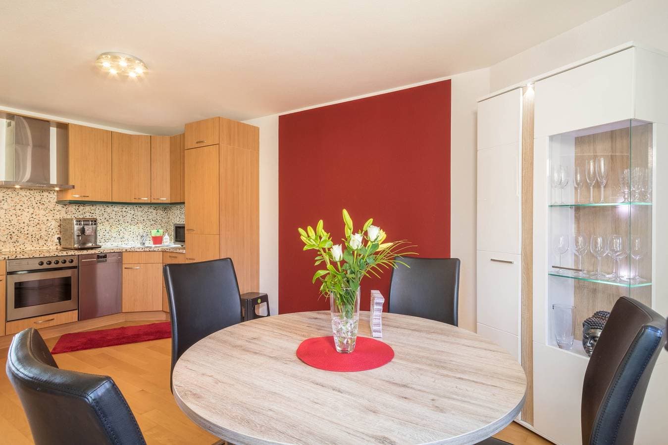 Foto 6 von 26: Moderne Ferienwohnung "Imelda" mit Balkon, Seeblick, WLAN