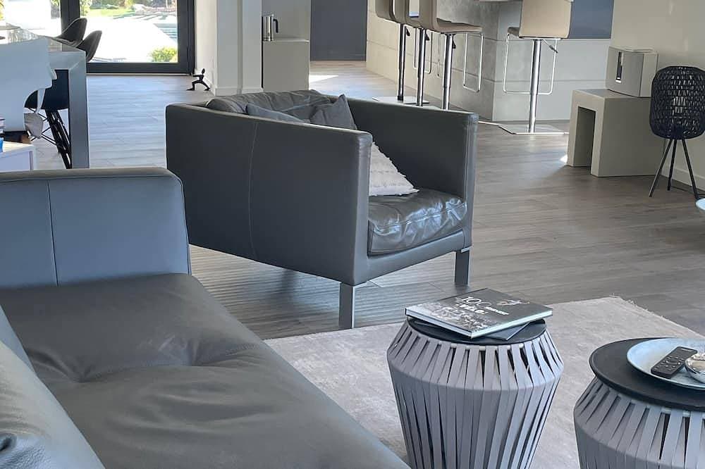 Foto 9 von 30: Moderne Architektenvilla in der Nähe der legendären Strände von Bandol
