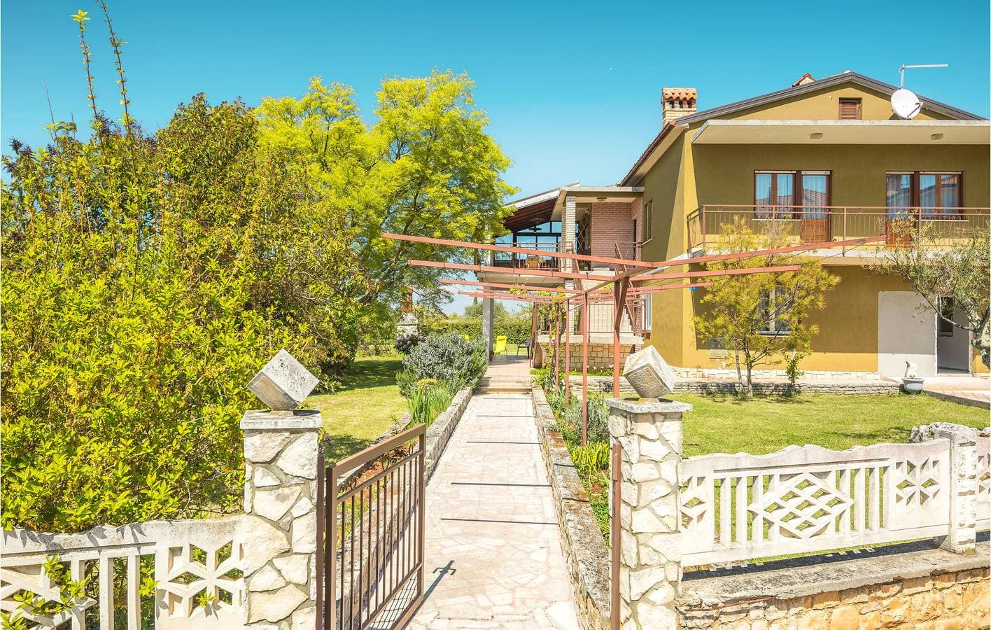 Gemütliche Ferienwohnung mit Terrasse, WLAN und Klimaanlage in der Nähe der Küste und des Stadtzentrums 1