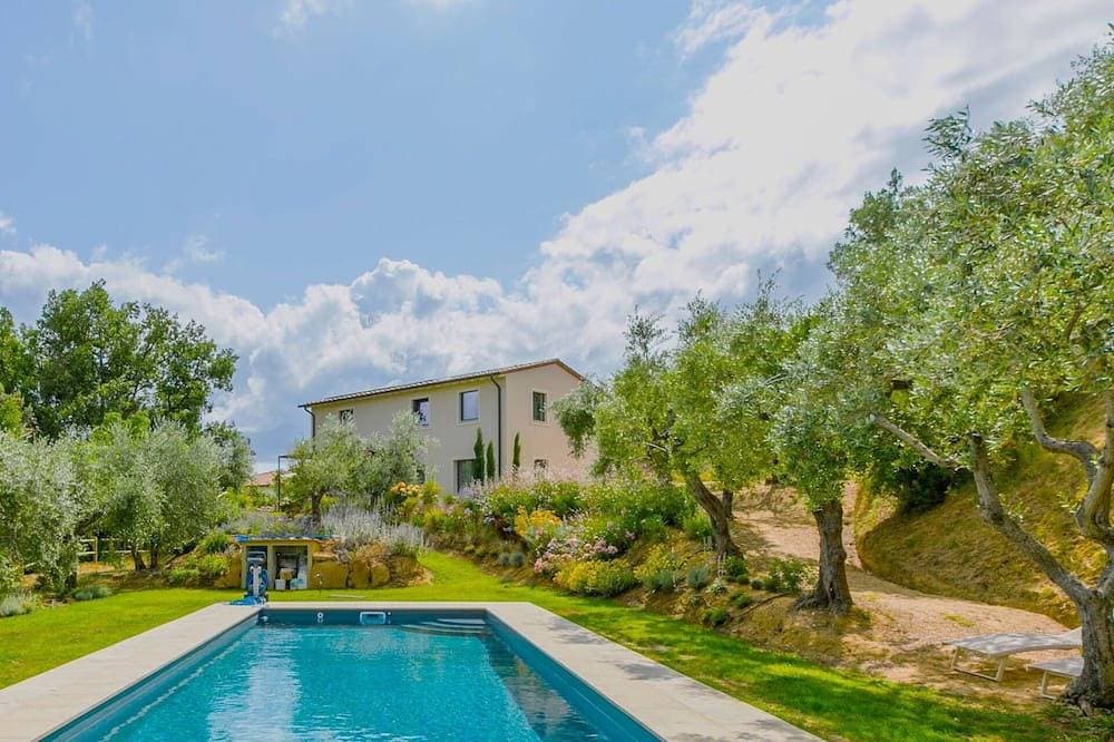 Wunderbares alleinstehendes Ferienhaus mit  W-Lan, Klimaanlage, privatem Pool, TV und Innenhof 1