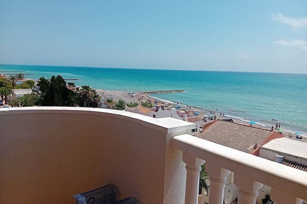 Foto 9 von 11: Panoramic views from its terrace. Ideal to disconnect with your partner or family