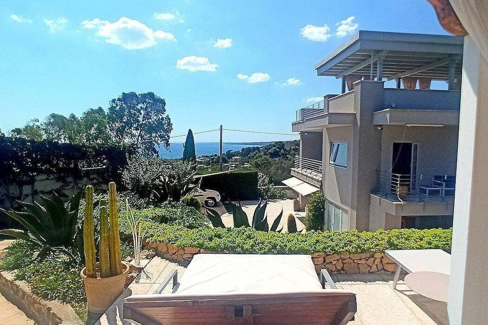 Villa Eliria A: A graceful apartment situated at a short distance from the beach, with Free Wi-Fi. 1