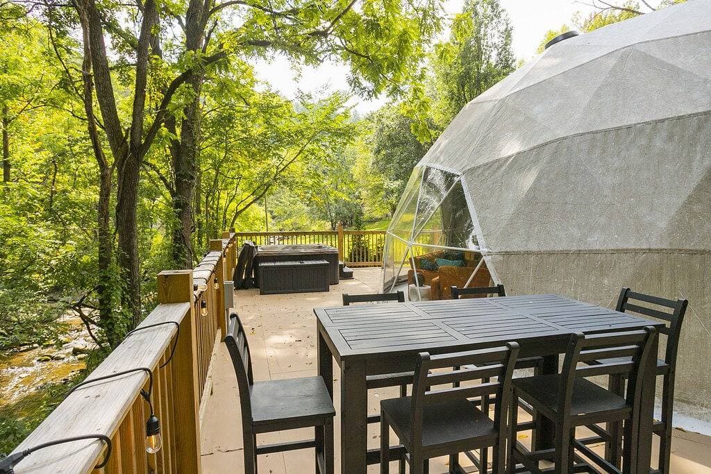 Foto 7 von 50: ✨🥂 Glamping Dome with Full Bath, Kitchen, Fire Pit, & Grill