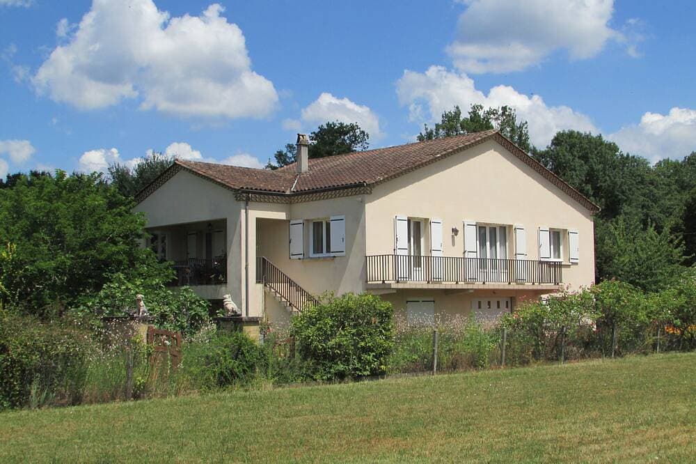 Foto 7 von 25: Im Perigord Noir Le Bugue Villa \"eingestuftes 3 ***\" in einem zur Schau getragenen und geblühten Garten.