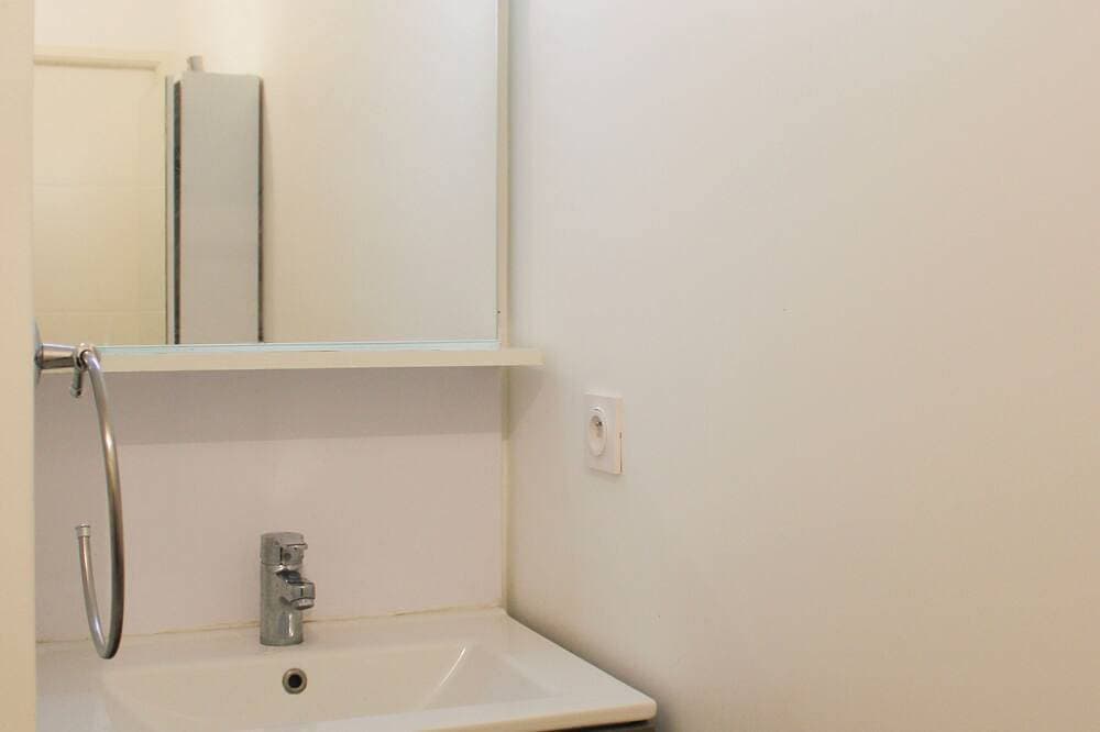 Foto 6 von 14: Charming modern 2-room apartment near Paris