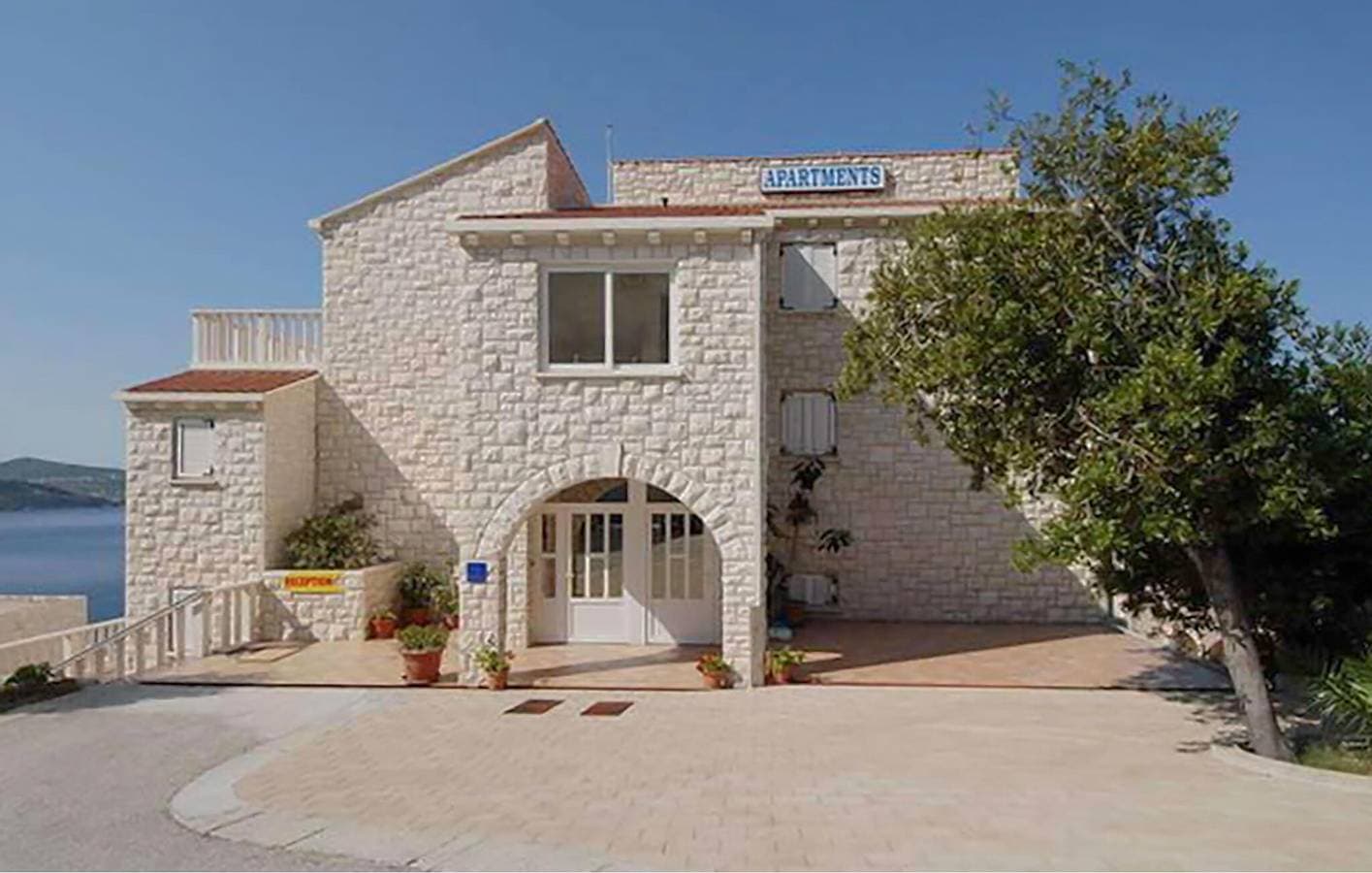 Apartment mit Meerblick, Pool, Terrasse und nur wenige Schritte vom Strand entfernt 1