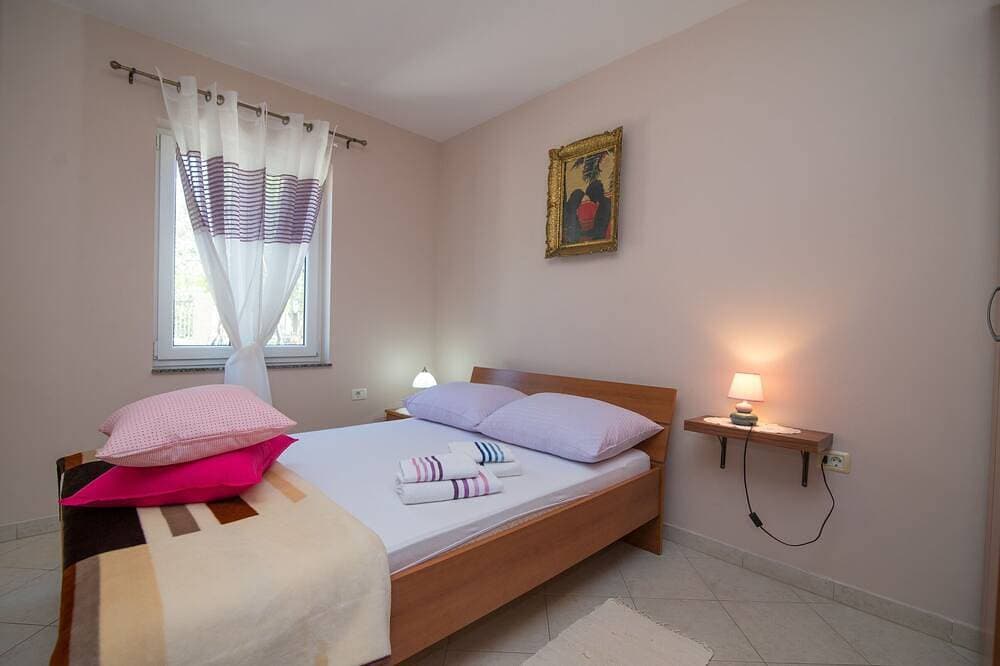 Foto 3 von 16: 2-Zimmer-Ferienwohnung mit Terrasse Punta kriza, Cres