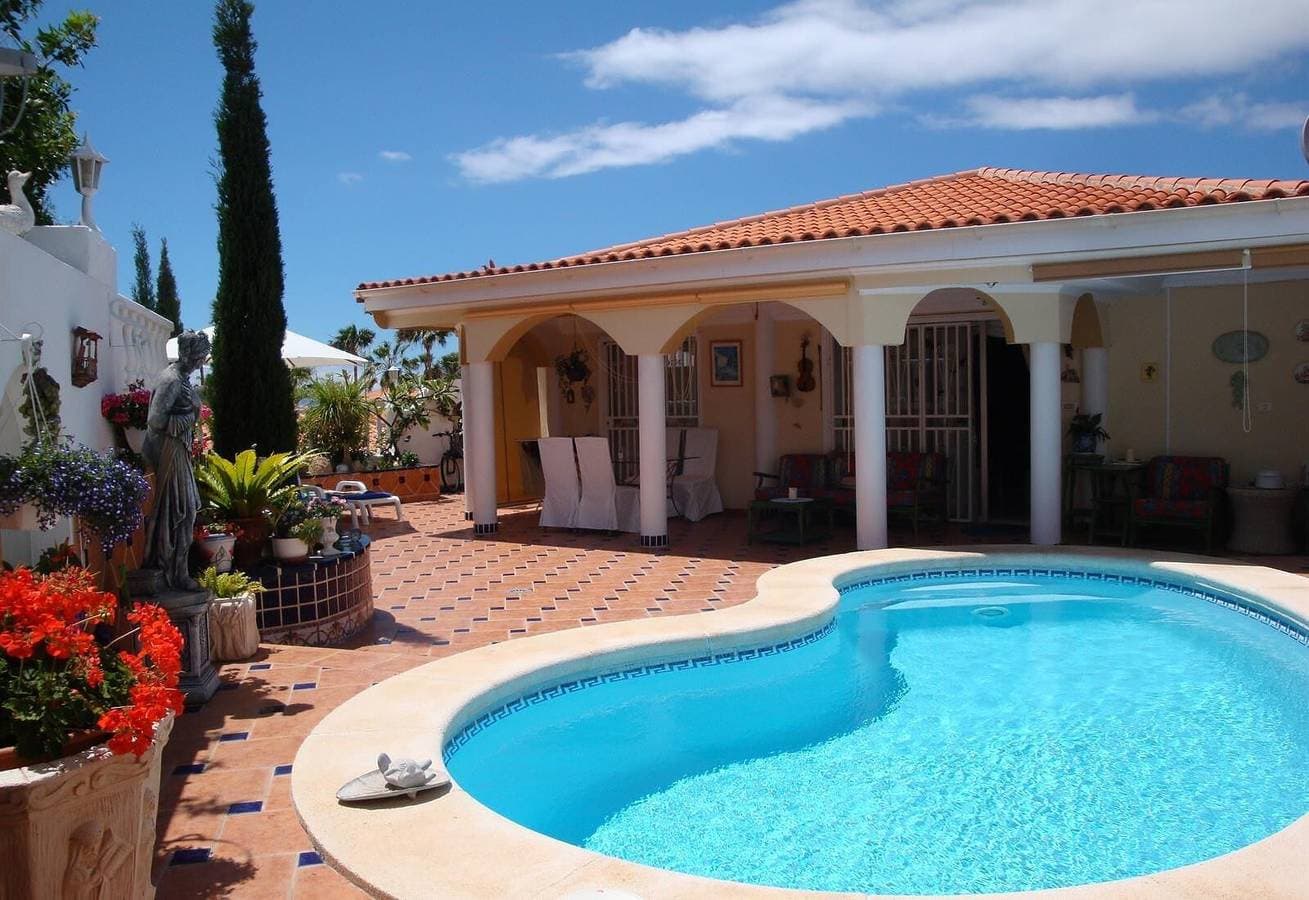 Foto 3 von 34: Villa Violetta in Strandnähe mit Pool, Garten, Klimaanlage und WLAN