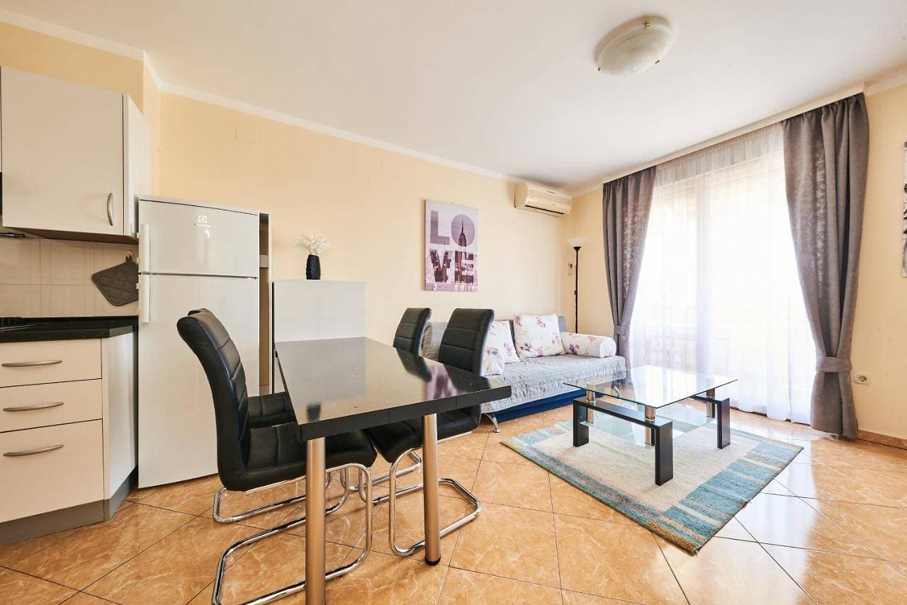 Foto 4 von 31: One-Bedroom Apartment with Balcony and City View