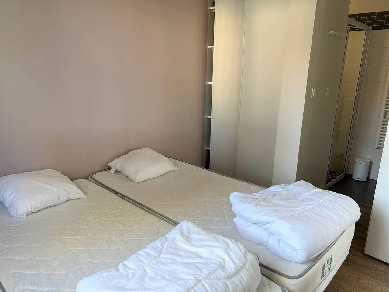 Foto 7 von 13: Komfortable T1-Wohnung mit Terrasse, Parkplatz, in der Nähe der Therme