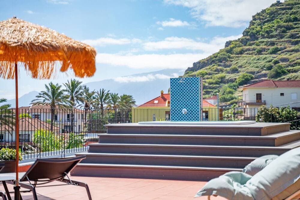 Foto 12 von 18: Sophisticated Studio w/ Balcony near Ocean – Peaceful Relaxation with Breakfast!