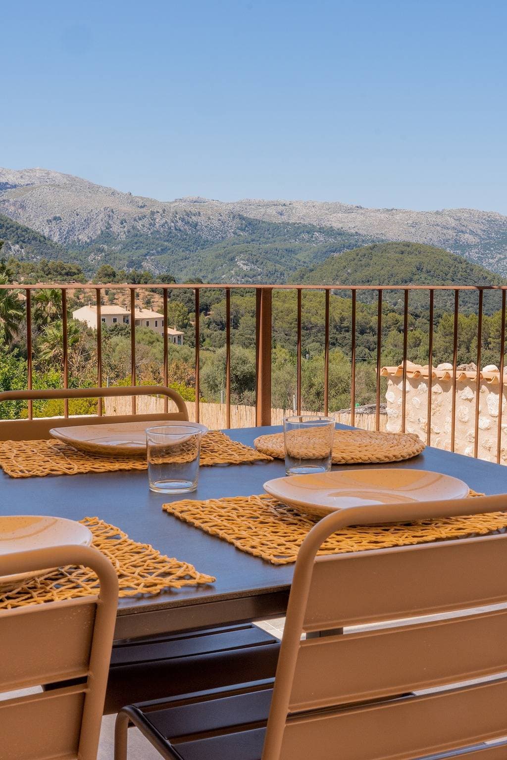 Foto 4 von 58: Ferienhaus „Cas Suis 7“ mit Pool, Bergblick und WLAN
