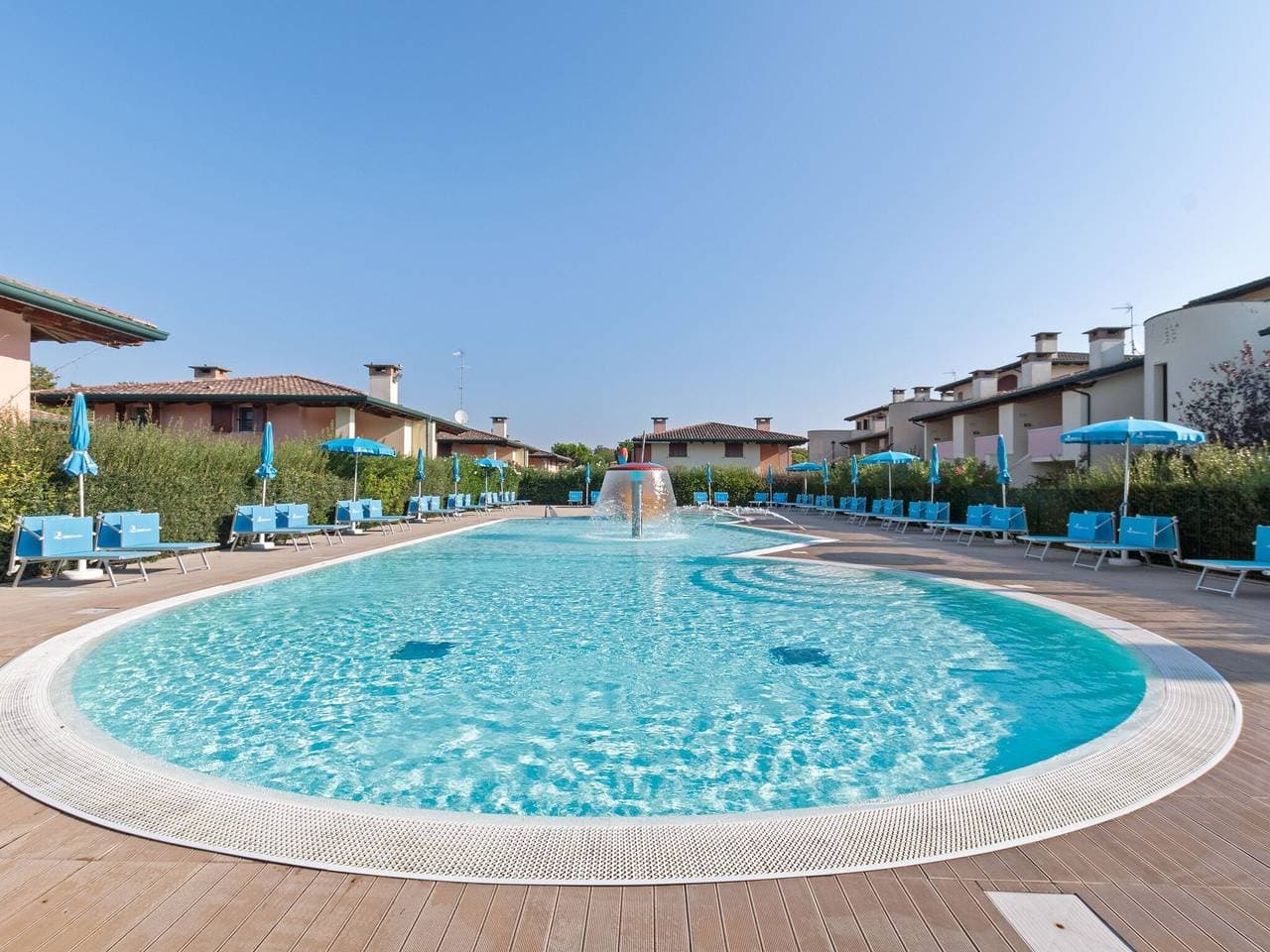 Gemütliche Ferienwohnung in Lido delle Nazioni mit Pool 1
