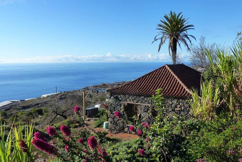 Casita en el campo con vista al oceano 1
