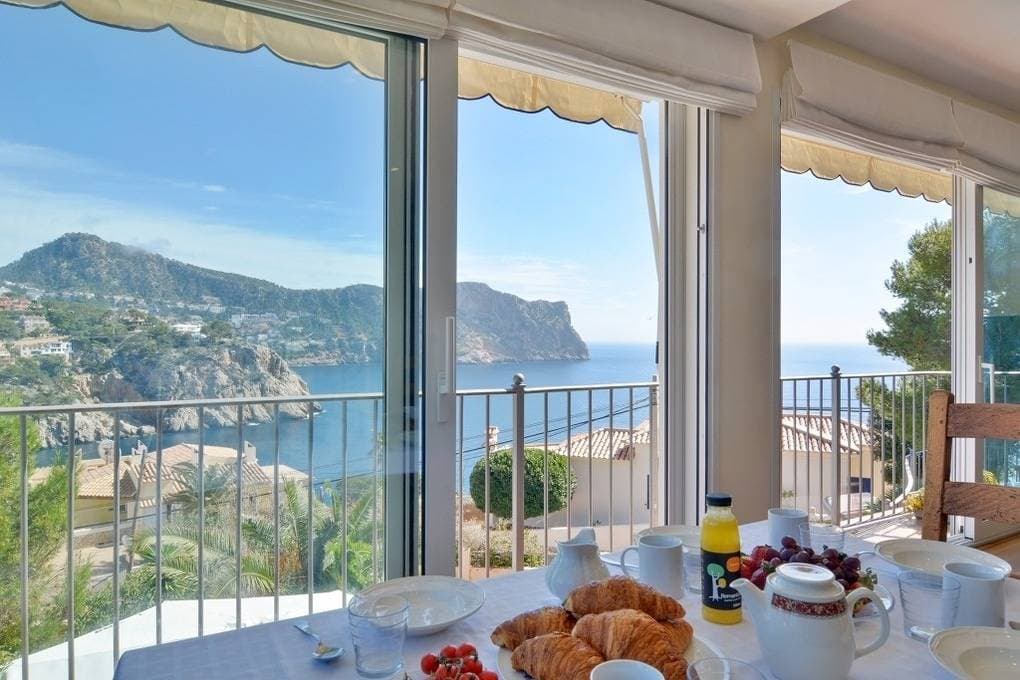 Foto 9 von 25: Charming Villa with Sea Views & Pool. Up to 7 Guests