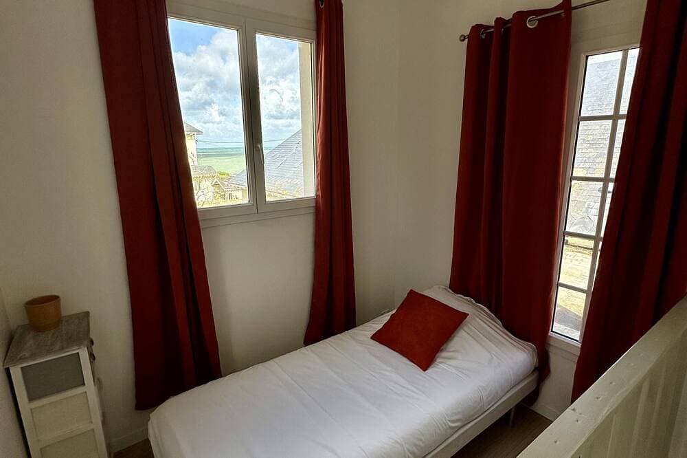 Foto 7 von 30: Villa-Superior-Ensuite mit Badewanne und Dusche-Meerblick