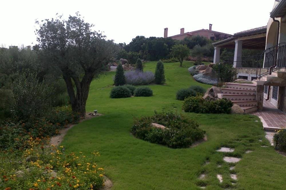 Foto 8 von 30: Schöne Meerblickvilla mit großem und gepflegtem Garten