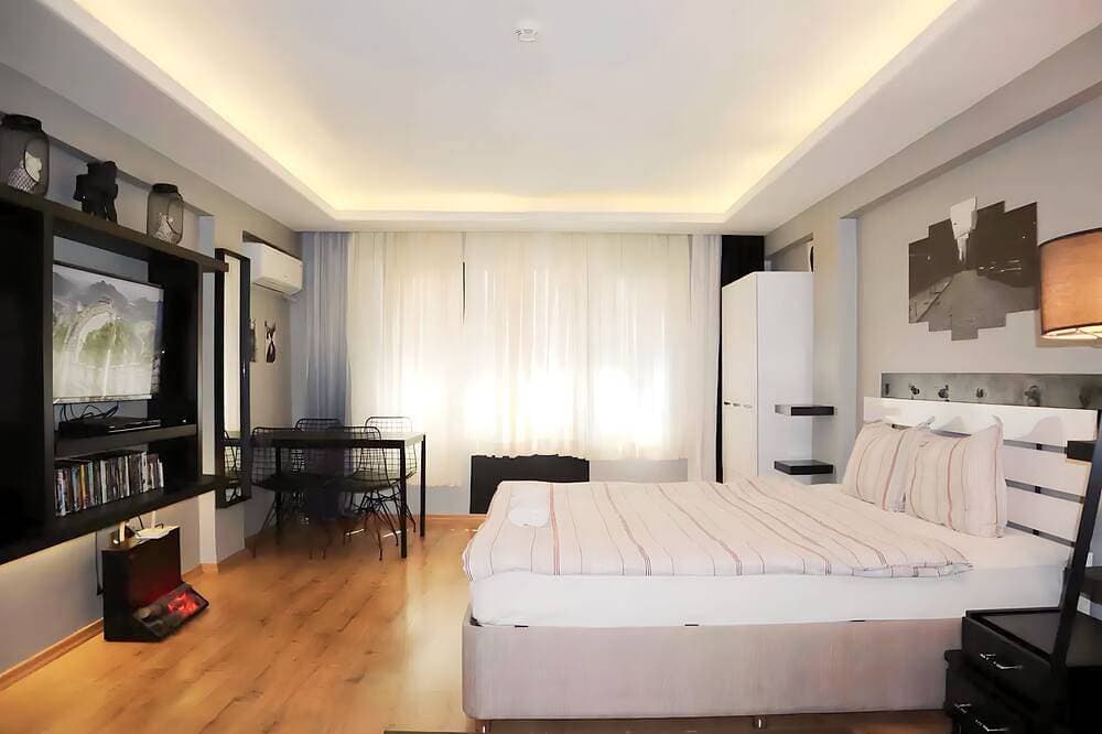 Foto 3 von 20: Cozy Central Apartment with Elevator&Patio Near Metro 2 minute walking