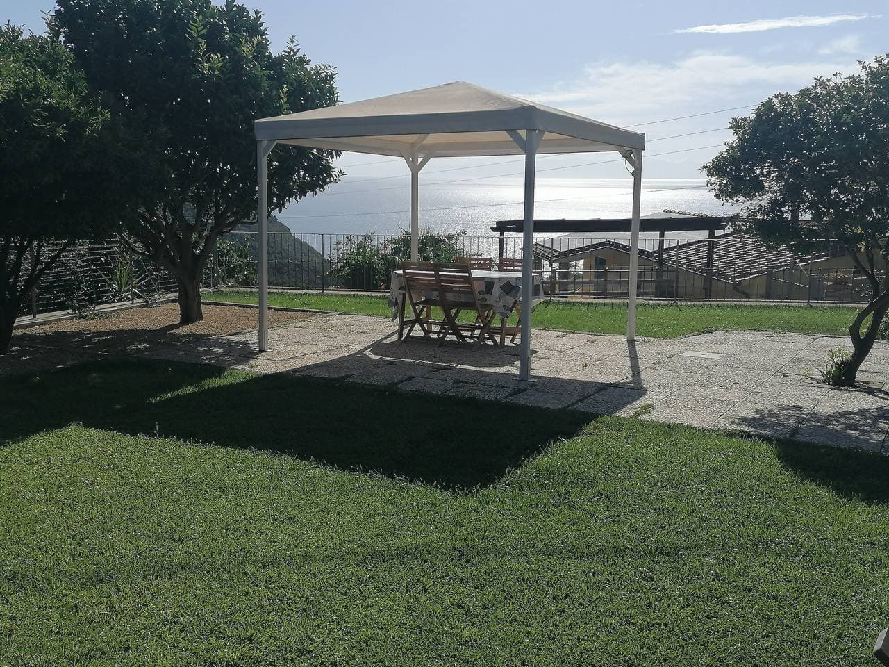 Foto 8 von 36: Appartamento Il Mirto mit mediterranem Garten und Meerblick