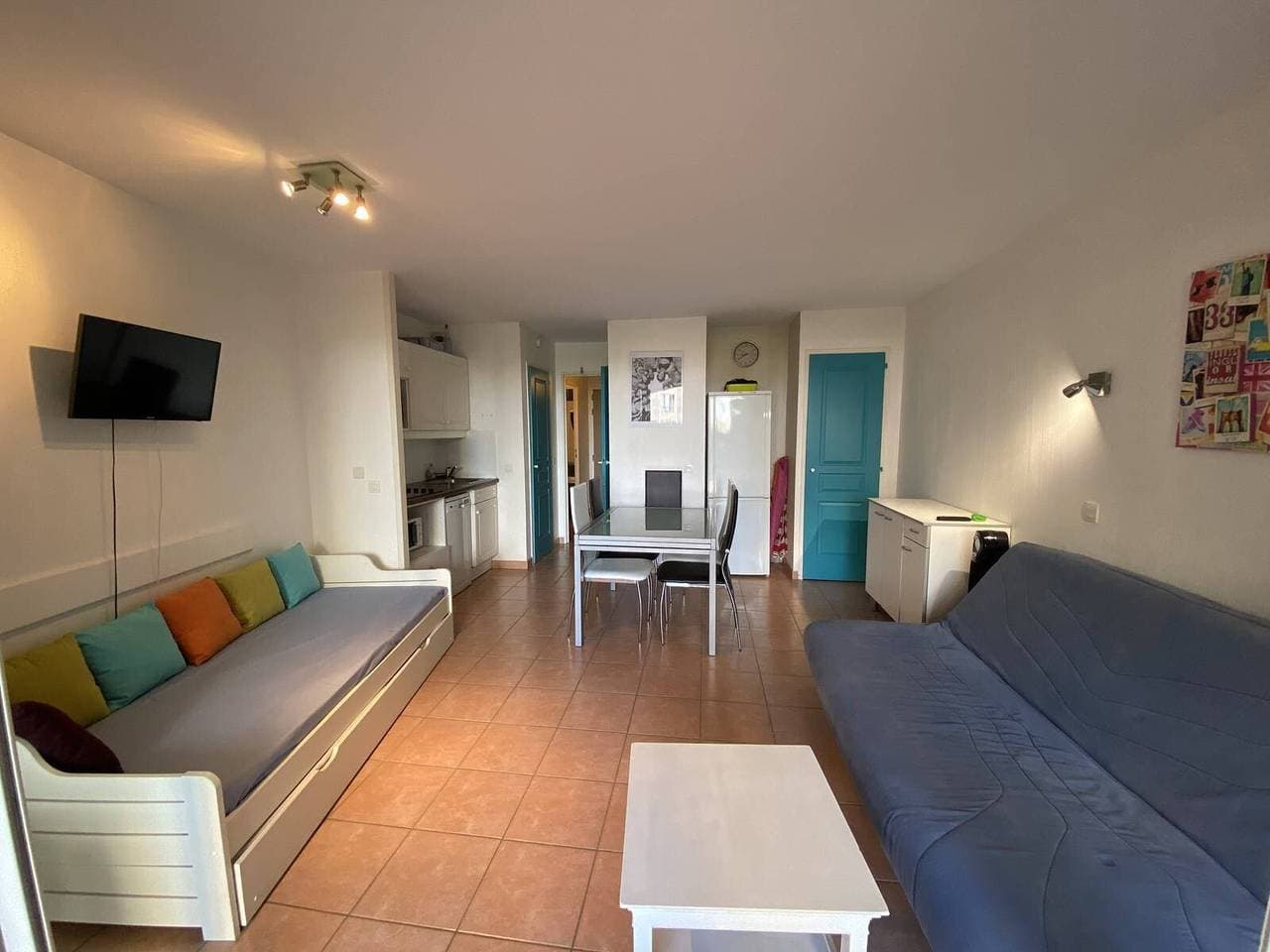 Foto 3 von 11: Klimatisiertes T2-Apartment mit privatem Garten, Gemeinschaftspool und Klimaanlage