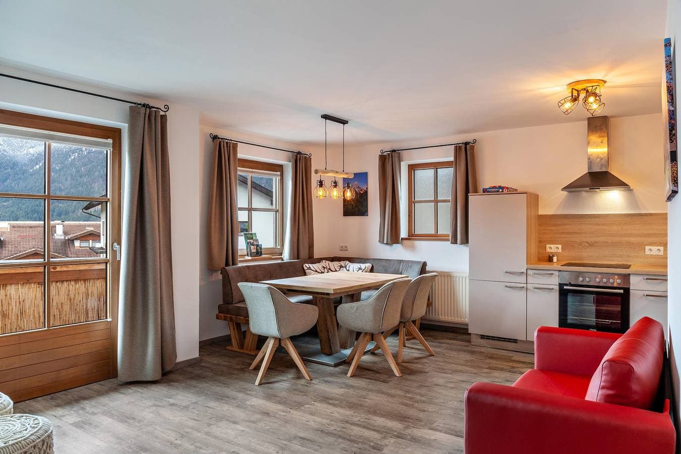 Foto 3 von 21: Geräumige Familienwohnung mit Bergblick und Balkon in Ehrwald