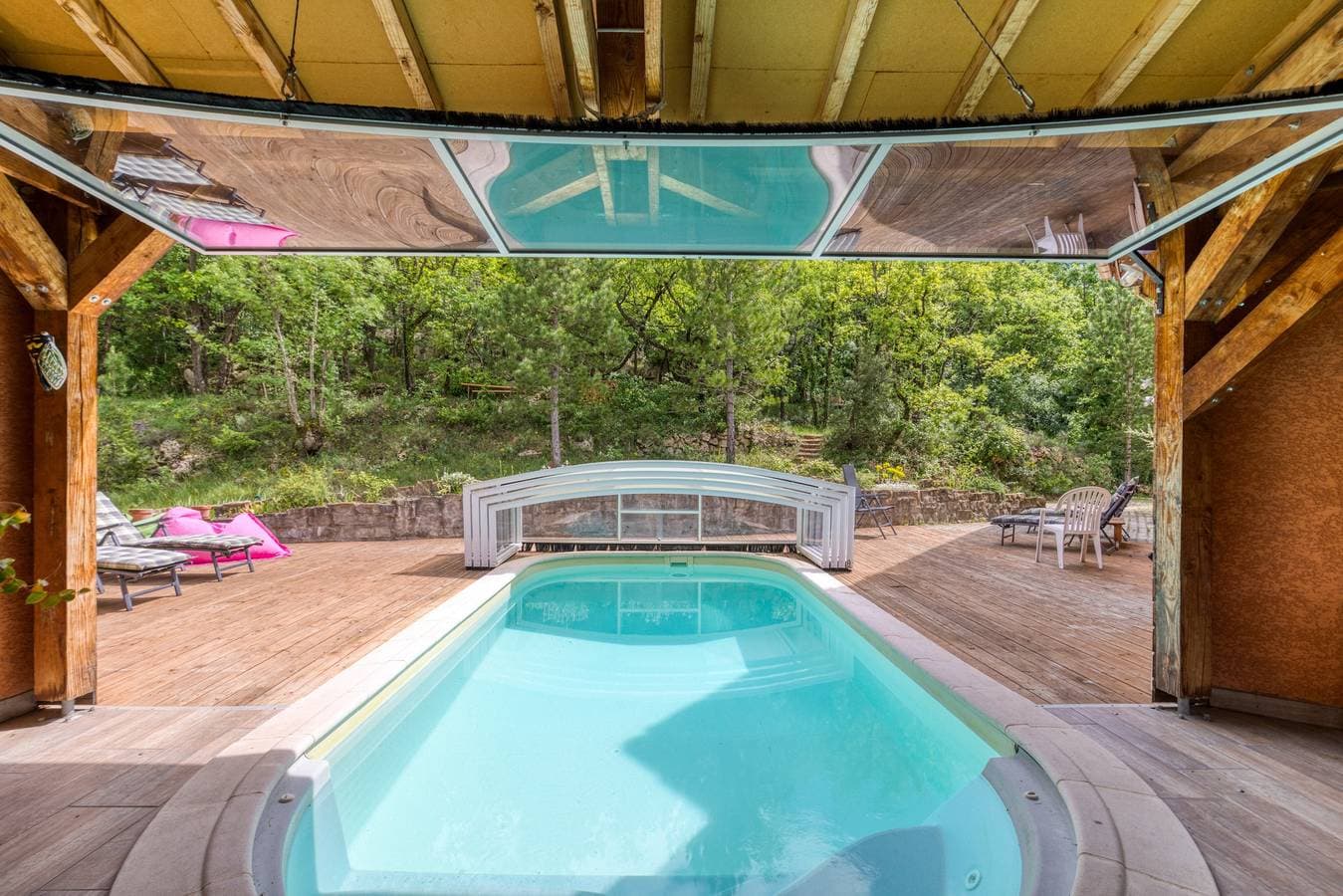 Foto 5 von 29: Gästezimmer „Chambre Madeleine“ mit Gemeinschaftspool, Terrasse und WLAN