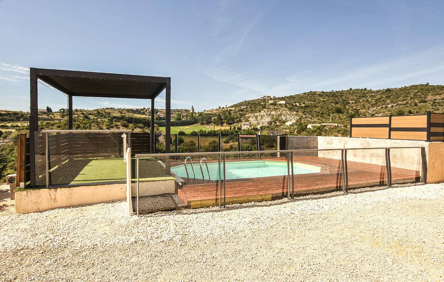 Foto 10 von 17: Charming 2-Bed Apartment with Pool & Garden, 700m from Stadtzentrum