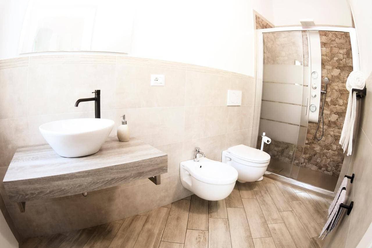 Foto 5 von 14: Double Room with Private Bathroom